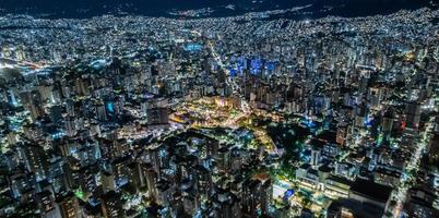 vista aérea da cidade de belo horizonte à noite, minas gerais, brasil. foto