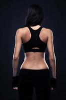 retrato de vista traseira de uma mulher de fitness