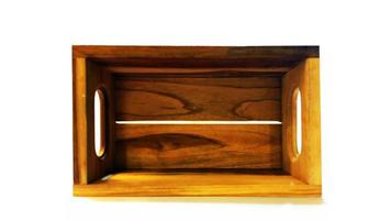 caixa de madeira isolar no fundo branco. foto