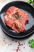 bife carne crua carne de porco fresca refeição refeição lanche na mesa cópia espaço foto