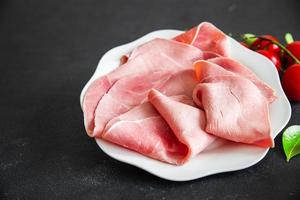 presunto carne carne de porco fatia de refeição fresca comida lanche na mesa espaço de cópia