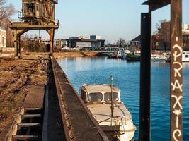 porto velho, prédios abandonados, pontes, graffiti nas paredes das casas em estrasburgo foto