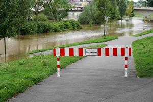 inundação inundação água alta em hannover alemanha foto