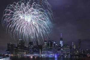 dia da independência com fogos de artifício na cidade de Nova york