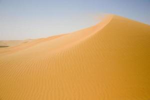 deserto de areia e uma duna amarela tecer foto