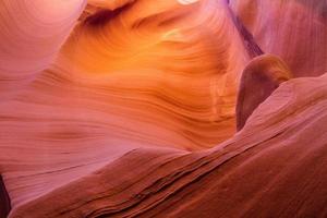 slot canyon arizona - duna de areia petrificada foto