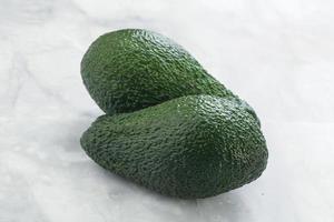 abacate exótico orgânico verde maduro fresco foto