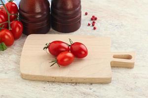 vermelho brilhante doce tomate cereja foto