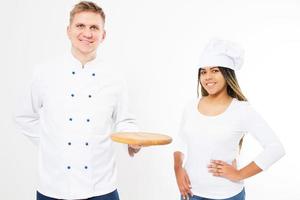 sorriso cozinheiros chefs pretos femininos e brancos masculinos seguram uma bandeja vazia isolada no fundo branco foto