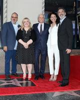 6 de novembro de los angeles, al higgins, sarah baker, michael douglas, lisa edelstein, chuck lorre na cerimônia da estrela de michael douglas na calçada da fama de hollywood em 6 de novembro de 2018 em los angeles, ca foto