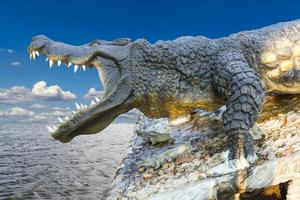 estátua do rio crocodilo. foto