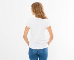 mulher de camiseta branca simulada isolada, camiseta feminina, camiseta em branco foto