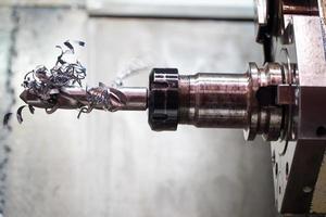 broca cheia de lascas de metal da máquina de perfuração drill.horizontal foto
