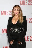 los angeles, 9 de agosto - cl at the mile 22 premiere no village theatre em 9 de agosto de 2018 em westwood, ca foto