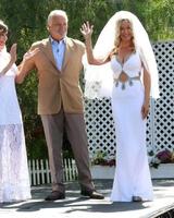 los angeles, 14 de abril - bobbie eaks, john mccook, jennifer gareis at the home and family celebra 30 anos de bold and beautifuls nos estúdios universais em 14 de abril de 2017 em los angeles, ca foto