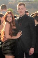 los angeles, 8 de junho - ariel winter, levi meaden nas fundações de los angeles dodgers 3ª gala anual de diamante azul no estádio dodger em 8 de junho de 2017 em los angeles, ca foto