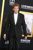 los angeles, 24 de setembro - barry manilow no a star nasce la premiere no shrine auditium em 24 de setembro de 2018 em los angeles, ca foto