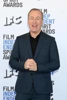 los angeles, 6 de dezembro - bob odenkirk no filme independente spirit awards de 2022 chegadas à praia de santa monica em 6 de dezembro de 2022 em santa monica, ca foto