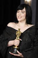 los angeles, 27 de março - billie eilish no 94th academy awards no dolby theater em 27 de março de 2022 em los angeles, ca foto