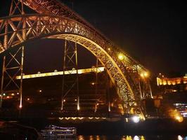 luzes noturnas tirar foto de luis one iron bridge porto portugal