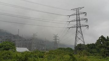 torre de conexão elétrica pln foto