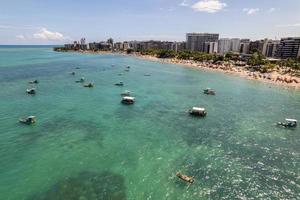 vista aérea das praias de maceio, alagoas, região nordeste do brasil. foto