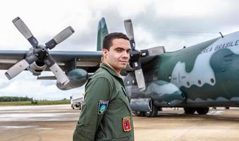 bahia, brasil, maio de 2019 - piolet com hercules c-130 foto