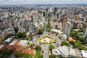 vista aérea da cidade de belo horizonte, em minas gerais, brasil. foto