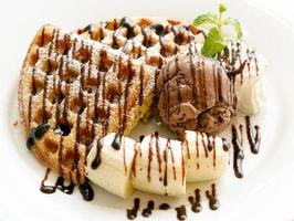 waffle de banana e chocolate foto