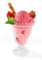 sorvete de morango na xícara foto