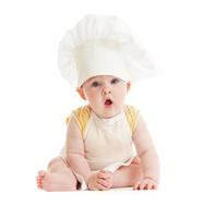 menino surpreso com chapéu de cozinheiro isolado foto