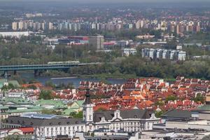 horizonte de varsóvia com torres de varsóvia foto