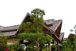 casa tailandesa de madeira foto