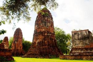 pagode no templo de wat chaiwattanaram, ayutthaya, tailândia foto