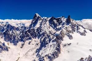 montanhas nevadas chamonix, mont blanc, haute-savoie, alpes, frança foto