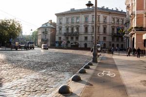 imagem da estrada de bicicleta vazia na cidade velha de europ foto