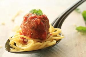 almôndegas italianas em molho de tomate foto