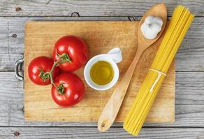 espaguete tomate óleo de alho foto