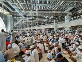 meca, arábia saudita, maio de 2022 - pessoas em masjid al haram foto