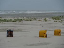 tiem de verão na praia de juist foto