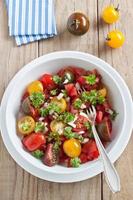 salada de tomate fresco foto