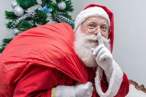 papai noel com saco vermelho foto