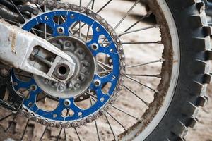 close-up fragmento de roda de bicicleta de motocross esporte foto