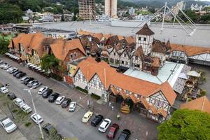 brasil, março de 2022 - vista aérea de drones da cidade de blumenau foto