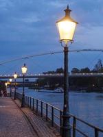 a cidade de maastricht no rio maas foto