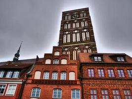 a cidade de stralsund na alemanha foto