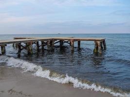 a praia de sopot na polônia foto