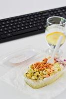 alimentação saudável para o almoço para o trabalho. comida no escritório