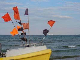 a praia de sopot na polônia foto