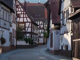a pequena cidade de kandel no pfalz alemão foto